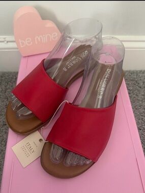 ❤️❤️NWT Cute comfy Don Uorri Genuine leather Made in Italy Slide Sandals ❤️🌸